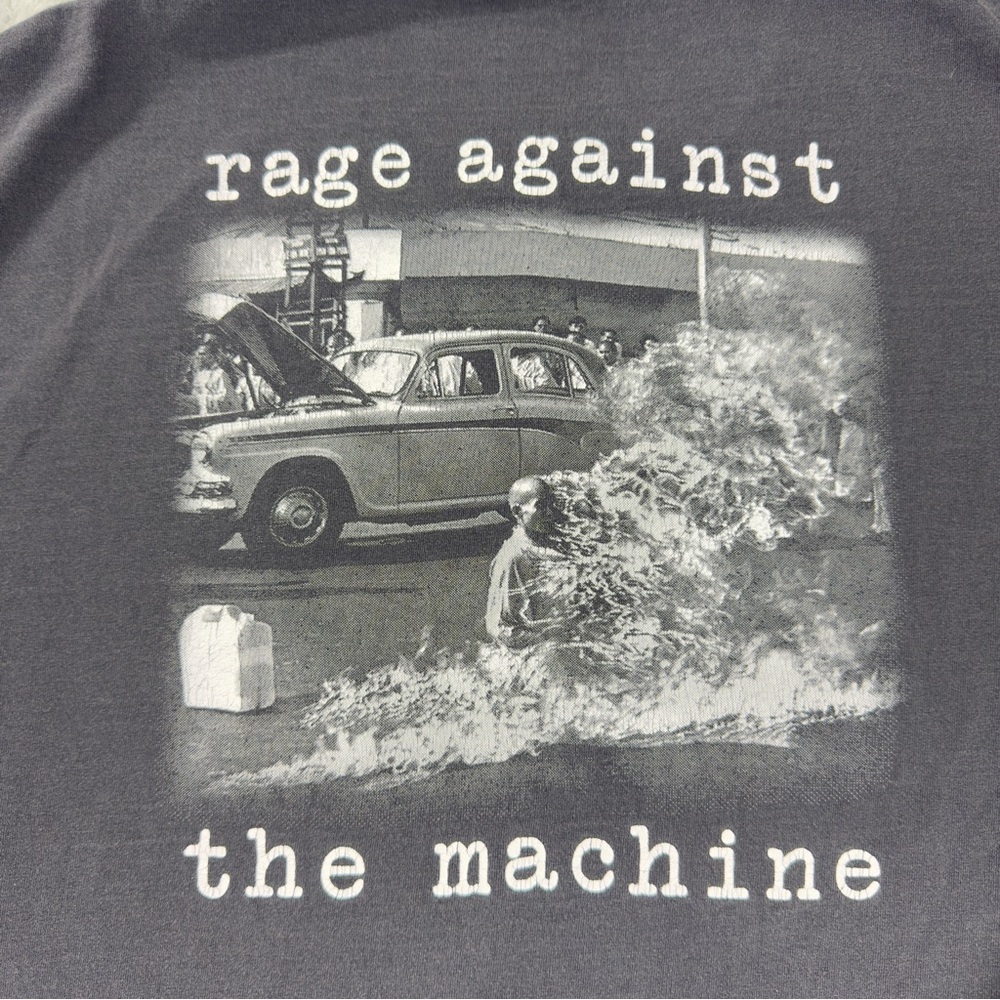 Vintage Rage Against the Machine Men's Size Large Fits Smaller Band T-shirt - Picture 9 of 13